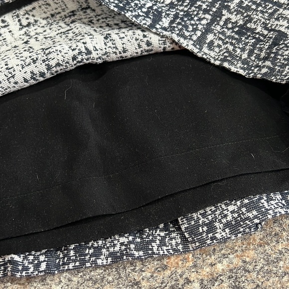 Joie skirt, size small - Picture 7 of 8